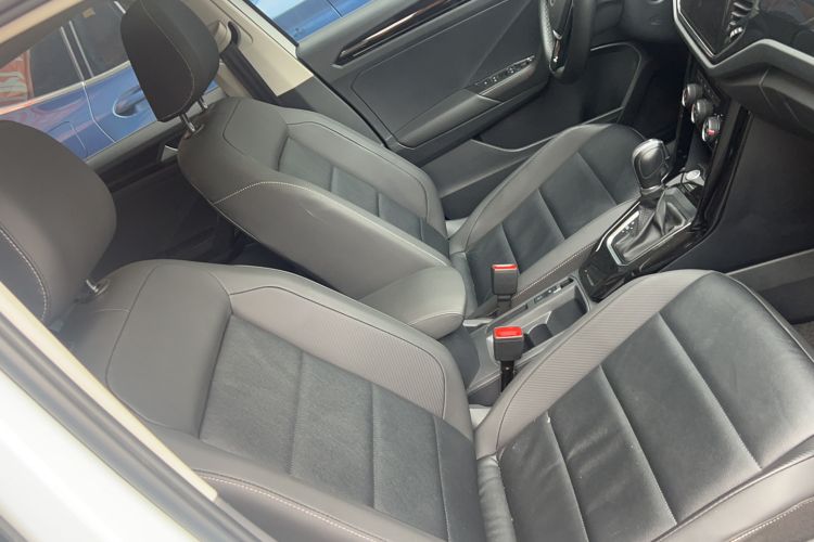 Used Volkswagen T-ROC 2022 280TSI DSG Two-Wheel Drive Elite PLUS Right Front Seat