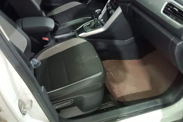 Used Volkswagen T-ROC 2022 280TSI DSG Two-Wheel Drive Elite PLUS Right Front Seat