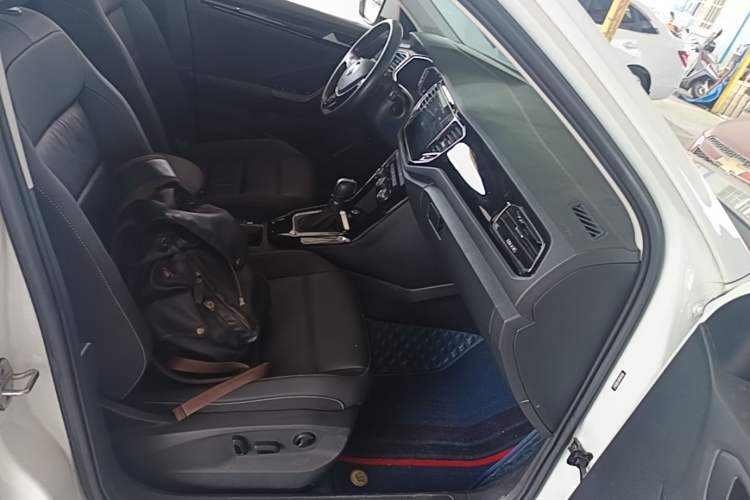 Used Volkswagen T-ROC 2022 280TSI DSG Two-Wheel Drive Comfort PLUS Right Front Seat