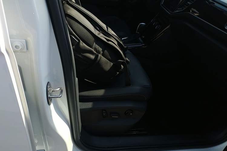 Used Volkswagen T-ROC 2022 280TSI DSG Two-Wheel Drive Comfort PLUS Right Front Seat