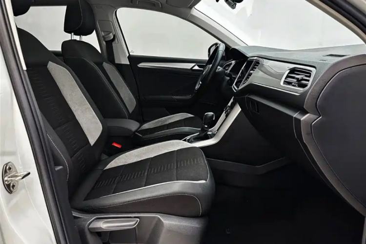 Used Volkswagen T-ROC 2022 280TSI DSG Two-Wheel Drive Elite PLUS Right Front Seat