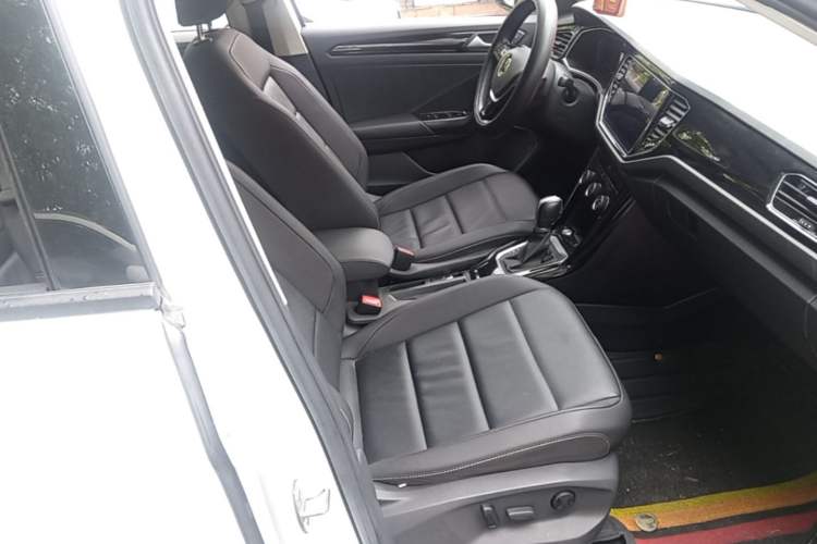 Used Volkswagen T-ROC 2022 280TSI DSG Two-Wheel Drive Comfort PLUS Right Front Seat