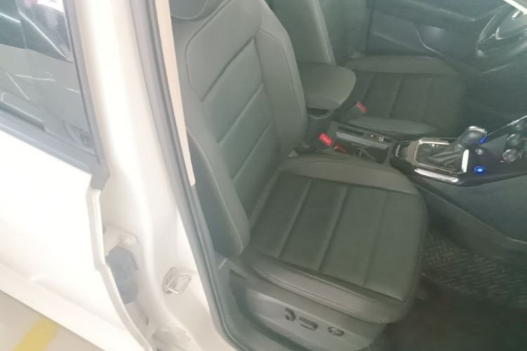 Used Volkswagen T-ROC 2022 280TSI DSG Two-Wheel Drive Comfort PLUS Right Front Seat