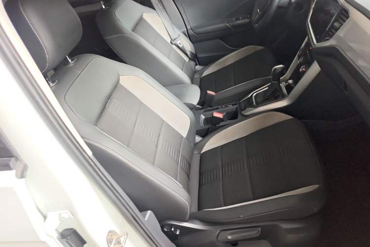 Used Volkswagen T-ROC 2022 280TSI DSG Two-Wheel Drive Elite PLUS Right Front Seat