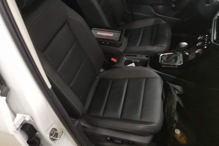 Used Volkswagen T-ROC 2022 280TSI DSG Two-Wheel Drive Comfort PLUS Right Front Seat