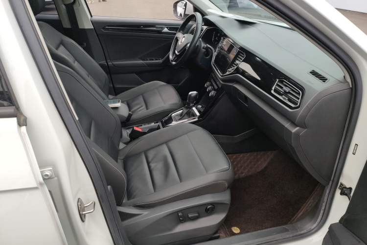 Used Volkswagen T-ROC 2022 280TSI DSG Two-Wheel Drive Comfort PLUS Right Front Seat