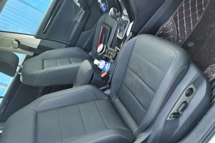 Used Volkswagen T-ROC 2022 280TSI DSG Two-Wheel Drive Comfort PLUS Right Front Seat