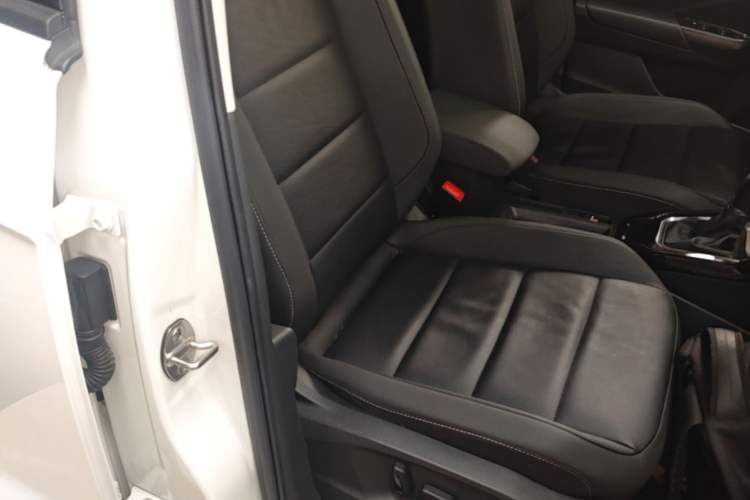 Used Volkswagen T-ROC 2022 280TSI DSG Two-Wheel Drive Comfort PLUS Right Front Seat