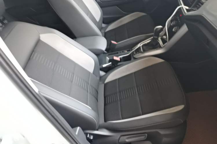 Used Volkswagen T-ROC 2022 280TSI DSG Two-Wheel Drive Elite PLUS Right Front Seat