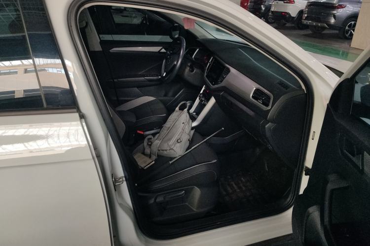 Used Volkswagen T-ROC 2022 280TSI DSG Two-Wheel Drive Elite PLUS Right Front Seat