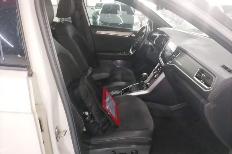 Used Volkswagen T-ROC 2022 280TSI DSG Two-Wheel Drive R-Line Pro PLUS Right Front Seat