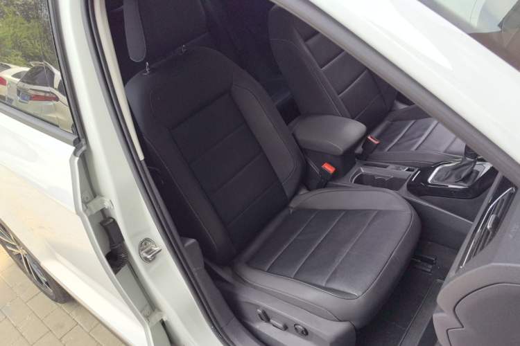Used Volkswagen T-ROC 2022 280TSI DSG Two-Wheel Drive Comfort PLUS Right Front Seat