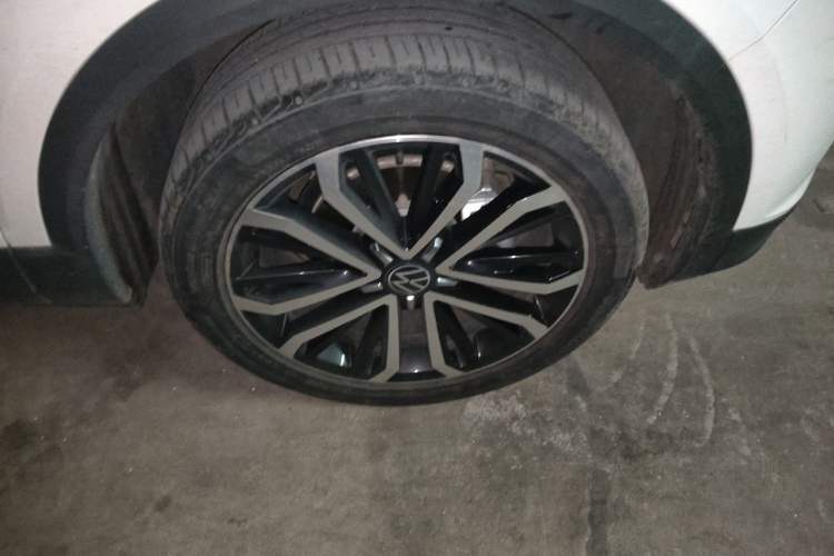 Used Volkswagen T-ROC 2022 280TSI DSG Two-Wheel Drive Elite PLUS Right Front Wheel Hub