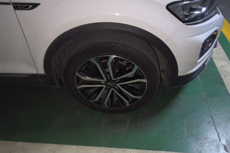 Used Volkswagen T-ROC 2022 280TSI DSG Two-Wheel Drive Comfort PLUS Right Front Wheel Hub