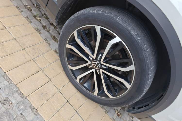 Used Volkswagen T-ROC 2022 280TSI DSG Two-Wheel Drive Comfort PLUS Right Front Wheel Hub
