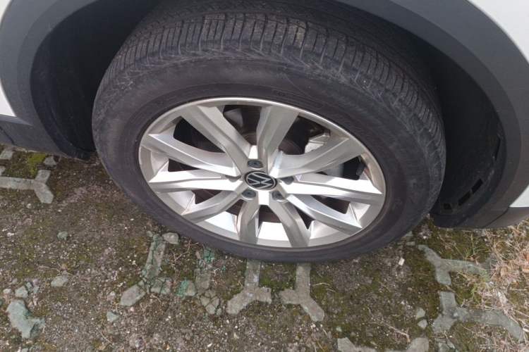 Used Volkswagen T-ROC 2022 280TSI DSG Two-Wheel Drive Elite PLUS Right Front Wheel Hub