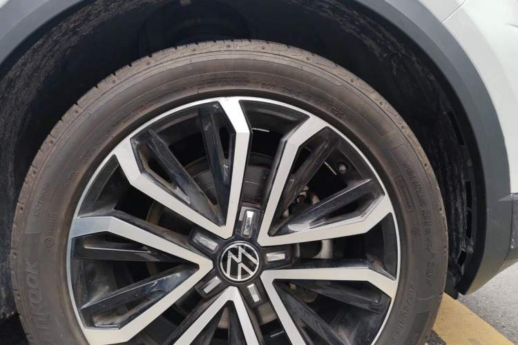 Used Volkswagen T-ROC 2022 280TSI DSG Two-Wheel Drive Comfort PLUS Right Front Wheel Hub