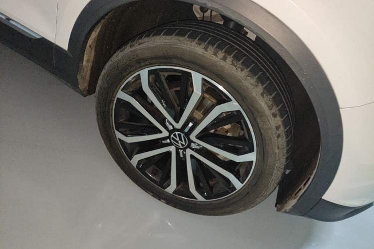 Used Volkswagen T-ROC 2022 280TSI DSG Two-Wheel Drive Comfort PLUS Right Front Wheel Hub