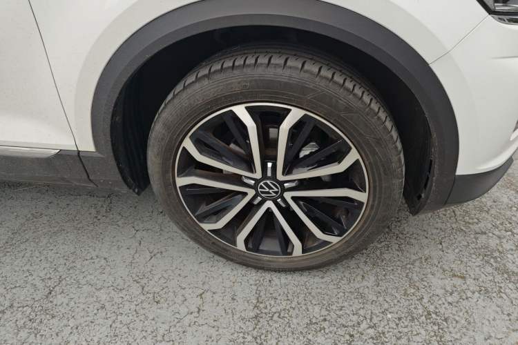 Used Volkswagen T-ROC 2022 280TSI DSG Two-Wheel Drive Comfort PLUS Right Front Wheel Hub