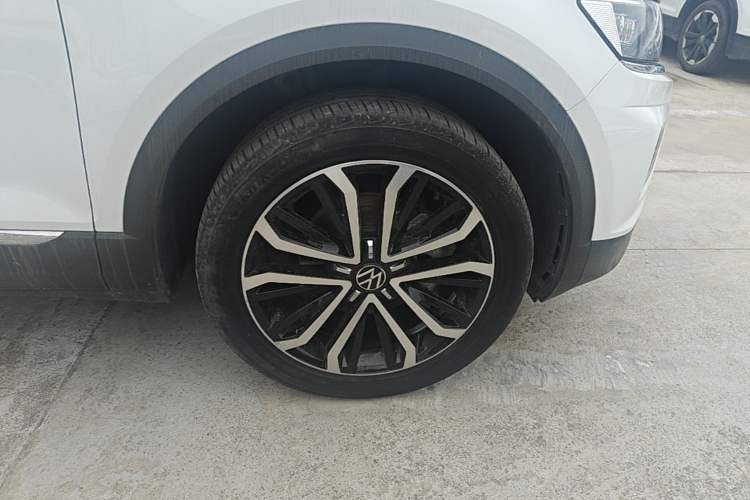Used Volkswagen T-ROC 2022 280TSI DSG Two-Wheel Drive Comfort PLUS Right Front Wheel Hub