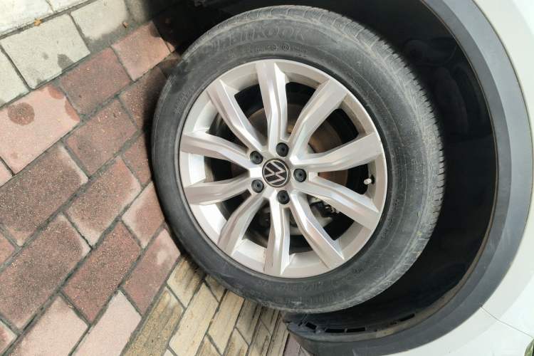 Used Volkswagen T-ROC 2022 280TSI DSG Two-Wheel Drive Elite PLUS Right Front Wheel Hub