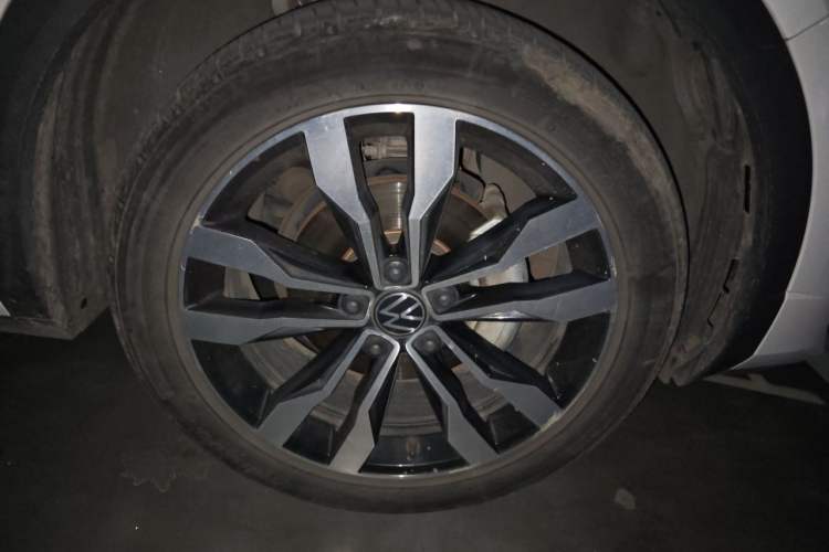 Used Volkswagen T-ROC 2022 280TSI DSG Two-Wheel Drive R-Line Pro PLUS Right Front Wheel Hub