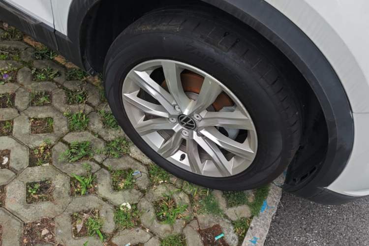 Used Volkswagen T-ROC 2022 280TSI DSG Two-Wheel Drive Elite PLUS Right Front Wheel Hub