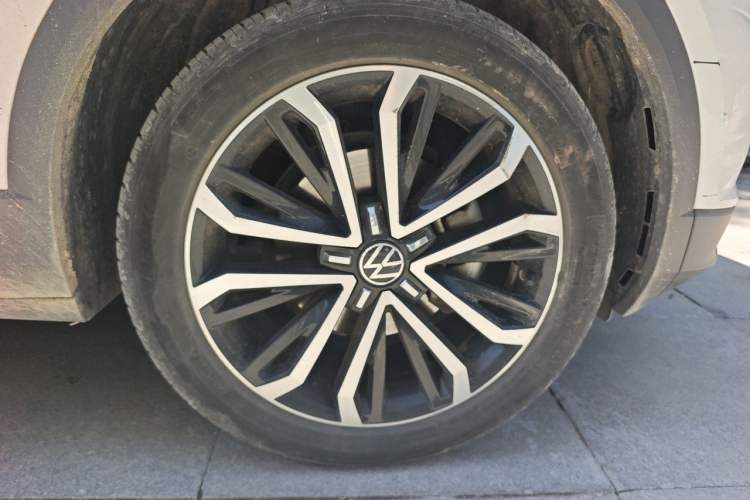 Used Volkswagen T-ROC 2022 280TSI DSG Two-Wheel Drive Comfort PLUS Right Front Wheel Hub