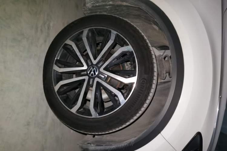 Used Volkswagen T-ROC 2022 280TSI DSG Two-Wheel Drive Comfort PLUS Right Front Wheel Hub