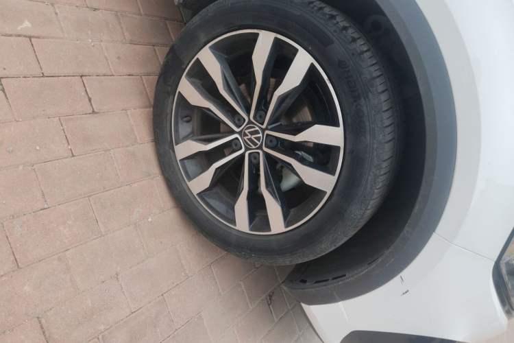 Used Volkswagen T-ROC 2022 280TSI DSG Two-Wheel Drive R-Line Pro PLUS Right Front Wheel Hub