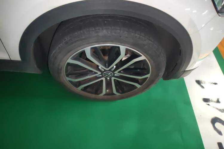 Used Volkswagen T-ROC 2022 280TSI DSG Two-Wheel Drive Comfort PLUS Right Front Wheel Hub