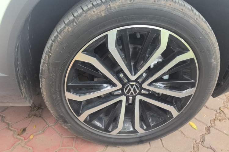 Used Volkswagen T-ROC 2022 280TSI DSG Two-Wheel Drive Comfort PLUS Right Front Wheel Hub