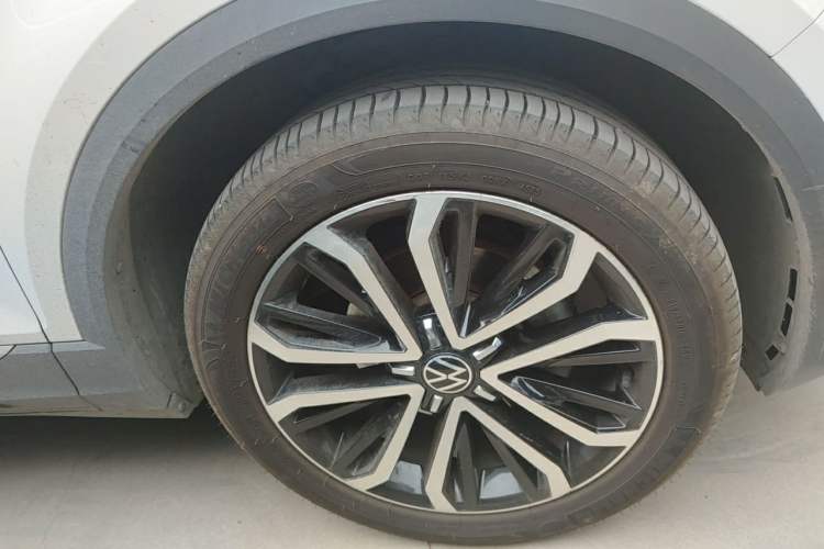 Used Volkswagen T-ROC 2022 280TSI DSG Two-Wheel Drive Comfort PLUS Right Front Wheel Hub