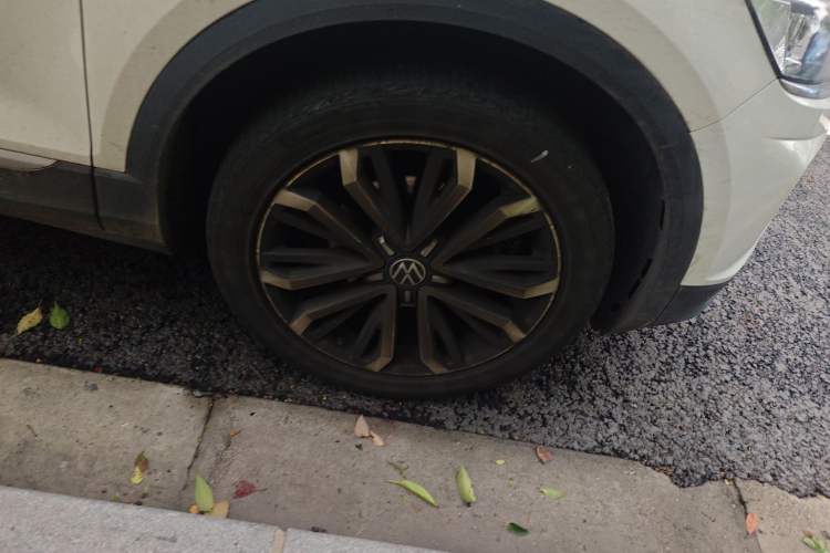 Used Volkswagen T-ROC 2022 280TSI DSG Two-Wheel Drive Comfort PLUS Right Front Wheel Hub