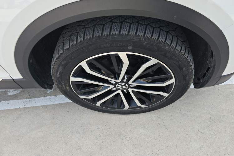 Used Volkswagen T-ROC 2022 280TSI DSG Two-Wheel Drive Comfort PLUS Right Front Wheel Hub