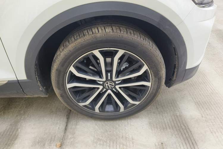 Used Volkswagen T-ROC 2022 280TSI DSG Two-Wheel Drive Comfort PLUS Right Front Wheel Hub