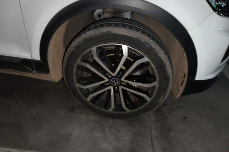 Used Volkswagen T-ROC 2022 280TSI DSG Two-Wheel Drive Comfort PLUS Right Front Wheel Hub