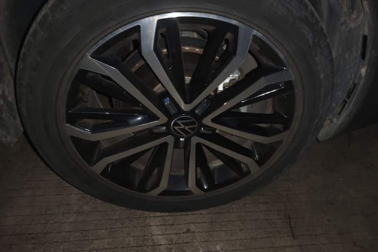 Used Volkswagen T-ROC 2022 280TSI DSG Two-Wheel Drive Comfort PLUS Right Front Wheel Hub