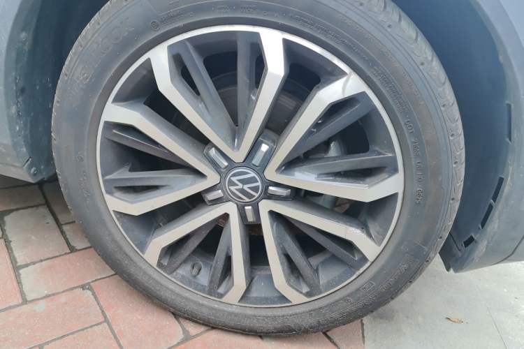 Used Volkswagen T-ROC 2022 280TSI DSG Two-Wheel Drive Comfort PLUS Right Front Wheel Hub