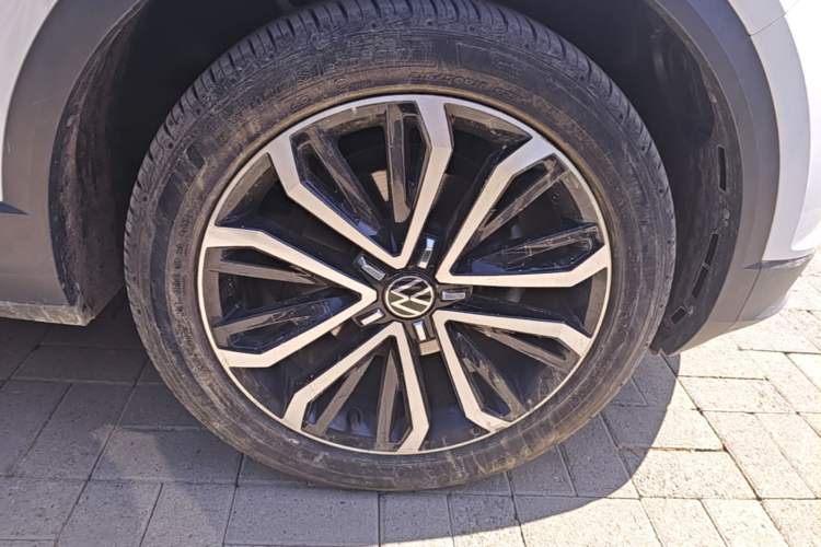 Used Volkswagen T-ROC 2022 280TSI DSG Two-Wheel Drive Comfort PLUS Right Front Wheel Hub