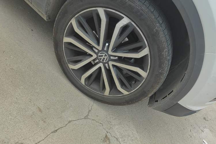 Used Volkswagen T-ROC 2022 280TSI DSG Two-Wheel Drive Comfort PLUS Right Front Wheel Hub
