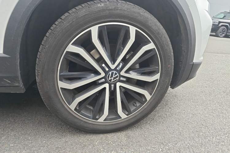 Used Volkswagen T-ROC 2022 280TSI DSG Two-Wheel Drive Comfort PLUS Right Front Wheel Hub