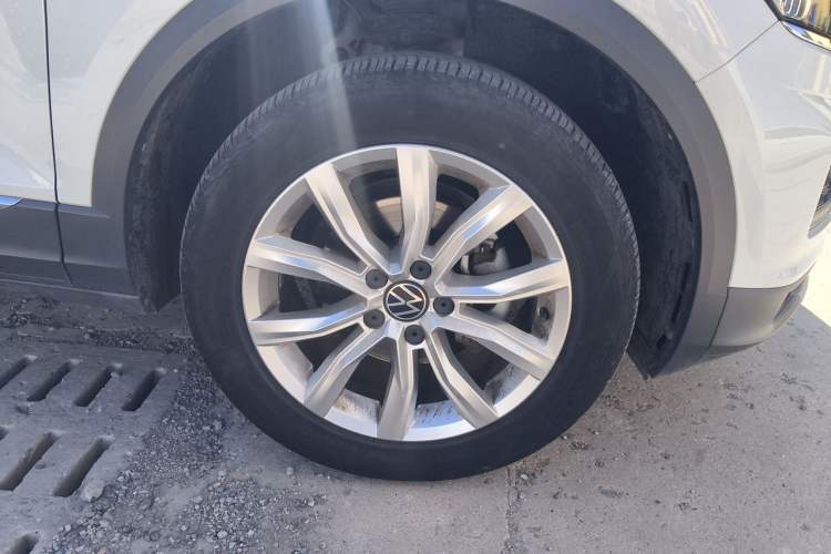 Used Volkswagen T-ROC 2022 280TSI DSG Two-Wheel Drive Elite PLUS Right Front Wheel Hub