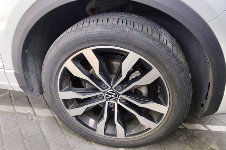 Used Volkswagen T-ROC 2022 280TSI DSG Two-Wheel Drive R-Line Pro PLUS Right Front Wheel Hub