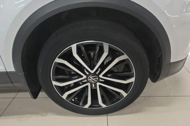 Used Volkswagen T-ROC 2022 280TSI DSG Two-Wheel Drive Comfort PLUS Right Front Wheel Hub