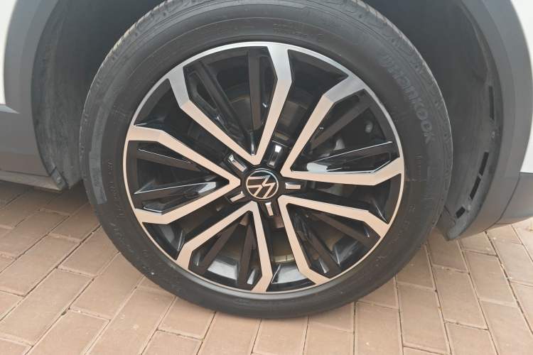 Used Volkswagen T-ROC 2022 280TSI DSG Two-Wheel Drive Comfort PLUS Right Front Wheel Hub