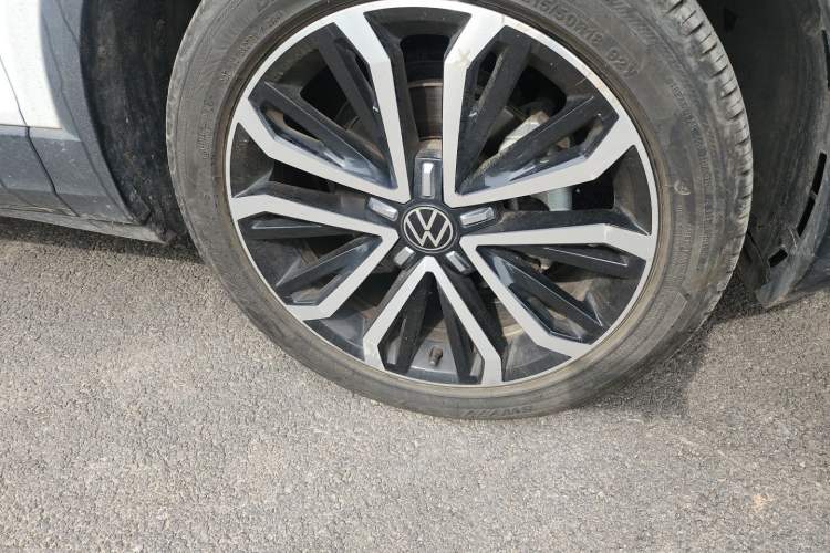 Used Volkswagen T-ROC 2022 280TSI DSG Two-Wheel Drive Comfort PLUS Right Front Wheel Hub
