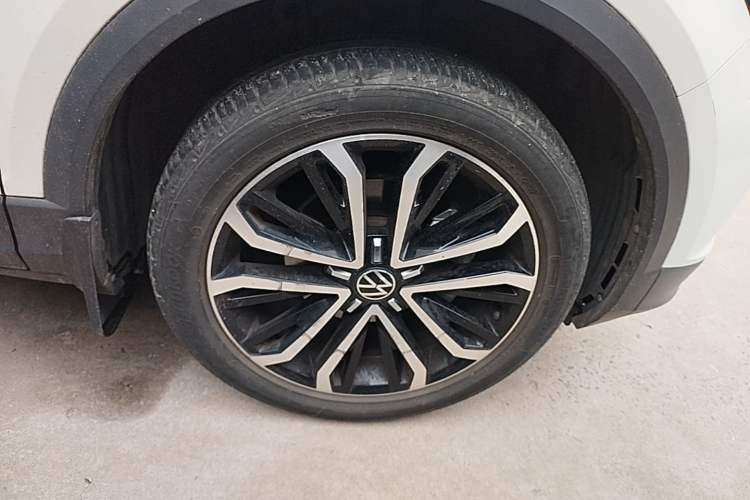 Used Volkswagen T-ROC 2022 280TSI DSG Two-Wheel Drive Elite PLUS Right Front Wheel Hub