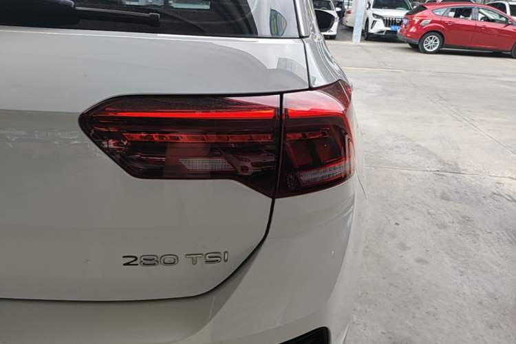 Used Volkswagen T-ROC 2022 280TSI DSG Two-Wheel Drive Comfort PLUS Right Rear Taillight