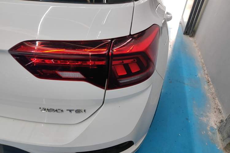Used Volkswagen T-ROC 2022 280TSI DSG Two-Wheel Drive Comfort PLUS Right Rear Taillight